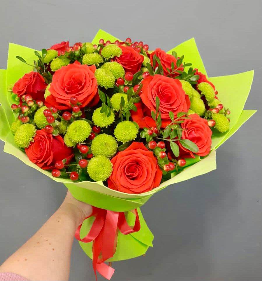 Букет цветов из: Хризантемы и Розы в Малке