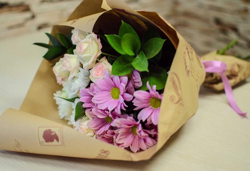 Букет цветов из: Розы и Хризантемы в Малке