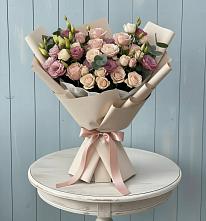 Букет цветов из:  Розы и Лизиантусы в Малке