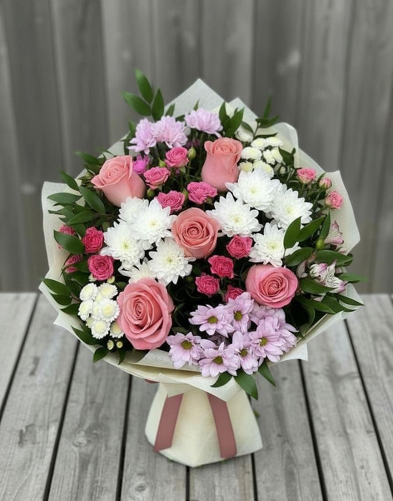 Букет цветов из: Альстромерии, Гвоздики, Розы и Хризантемы в Малке