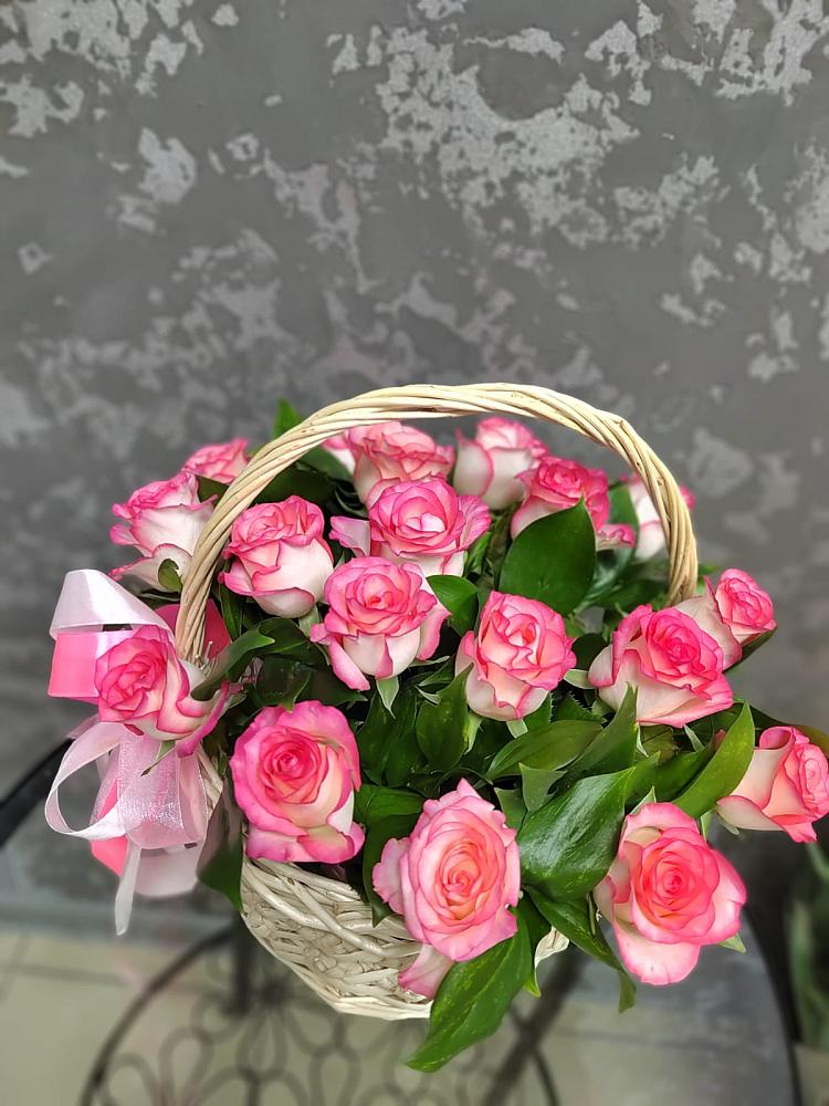 Цветочная композиция из Розы в корзине в Малке