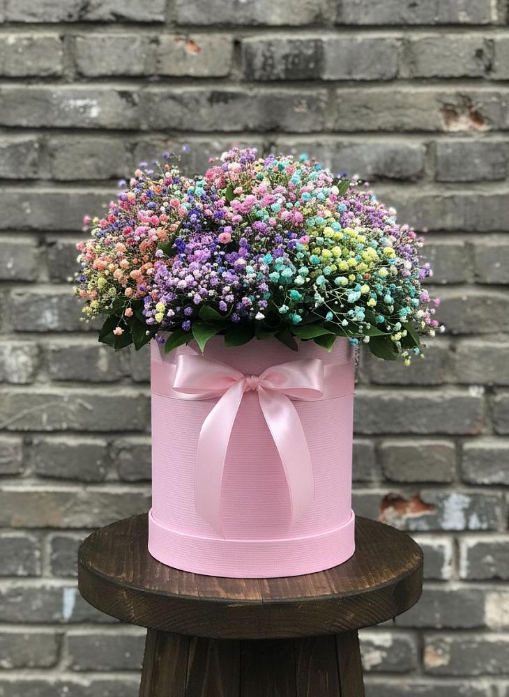 Цветочная композиция из Гипсофила и Розы в шляпной коробке в Малке