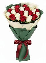 Букет Микс из красных и белых роз в Малке