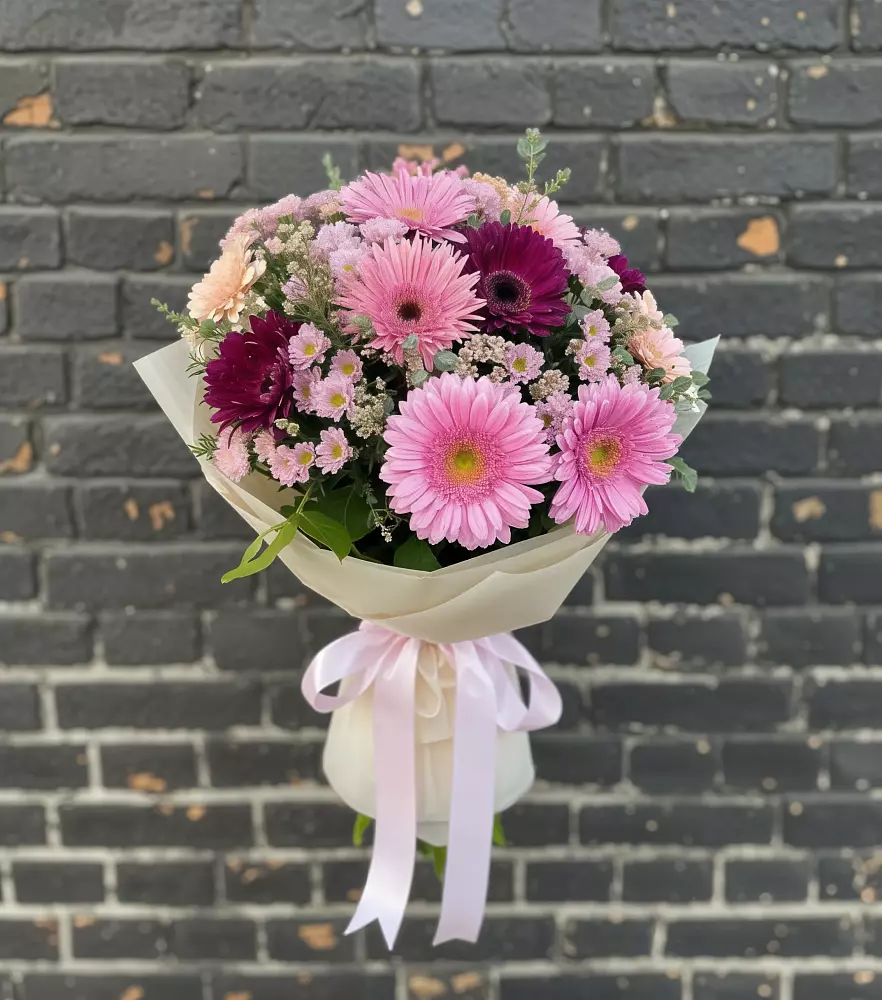 Букет цветов из: Герберы и Хризантемы в Малке