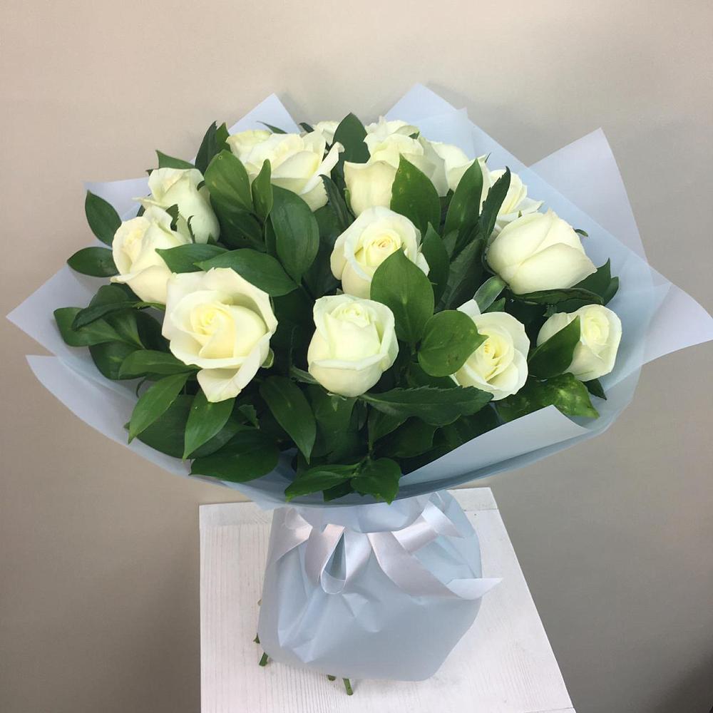 Букет 15 Белых роз Проуд в Малке