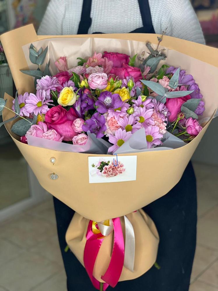 Букет цветов из: Хризантемы, Гвоздики и Альстромерии в Малке