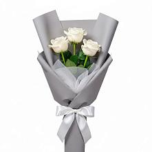 Букет 3 белые розы в Малке