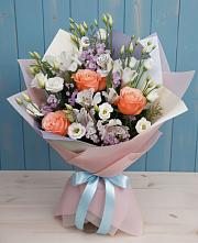 Букет цветов из:  Лизиантусы, Розы, Альстромерии и Гипсофила в Малке