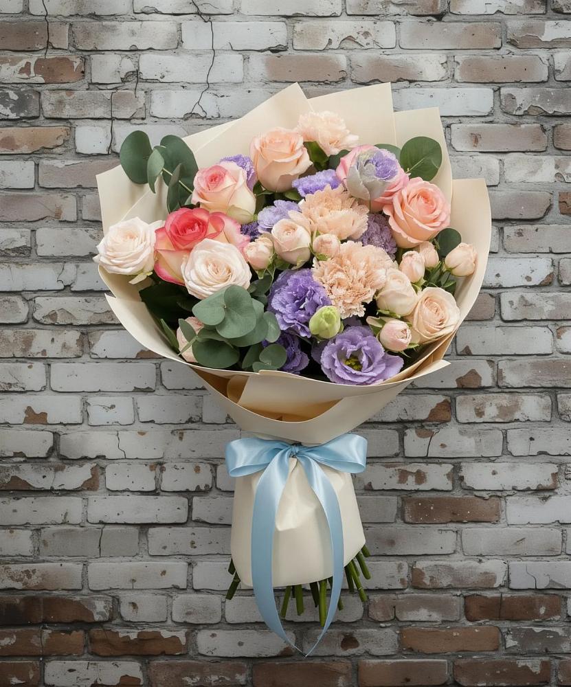 Букет цветов из: Розы, Лизиантусы и Гвоздики в Малке