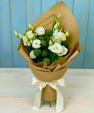 Букет цветов из:  Хризантемы и Лизиантусы в Малке