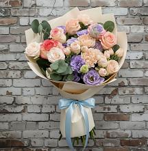 Букет цветов из:  Розы, Лизиантусы и Гвоздики в Малке