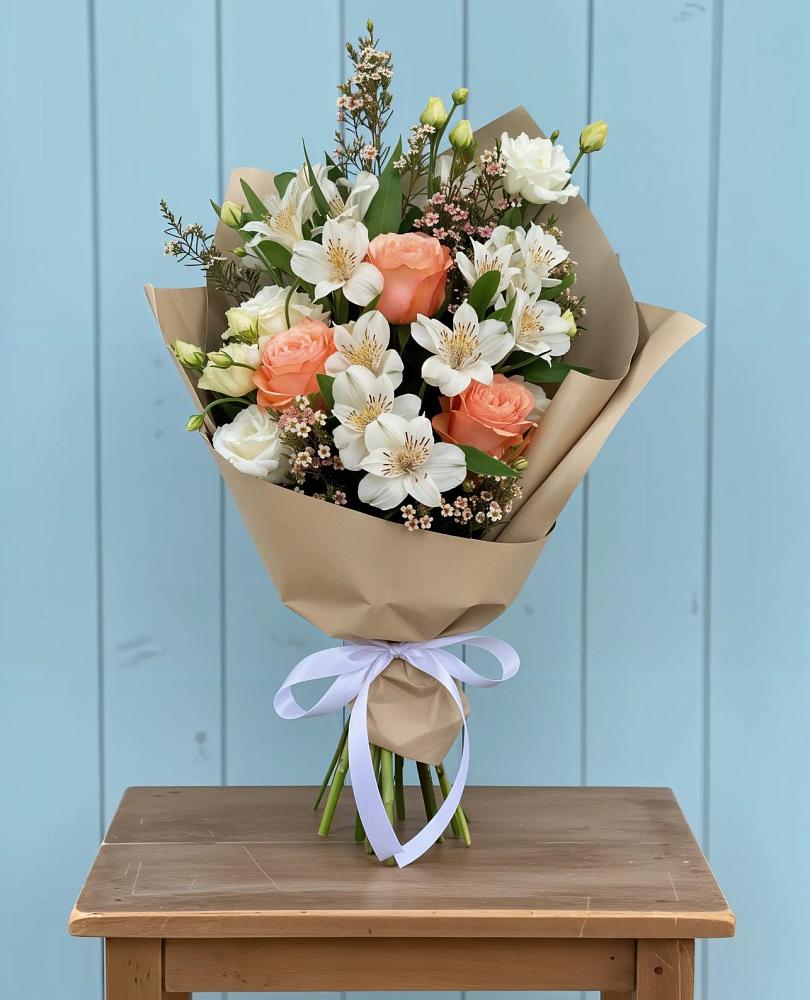 Букет цветов из: Альстромерии, Лизиантусы, Розы и Хризантемы в Малке