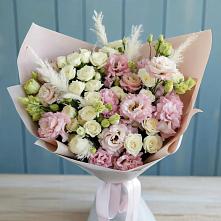 Букет цветов из:  Альстромерии и Розы в Малке