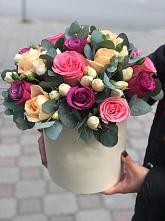 Цветочная композиция из Розы в шляпной коробке в Малке